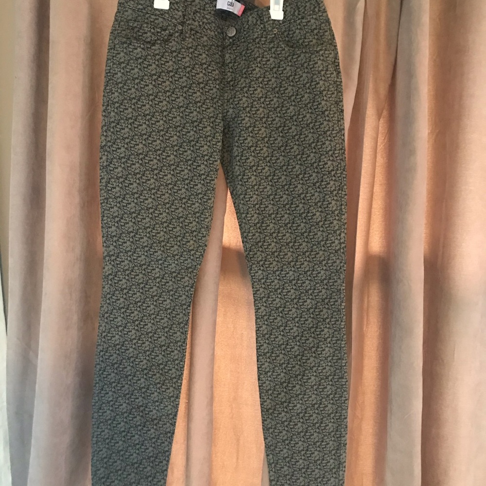 Like new. Cabi skinny jeans